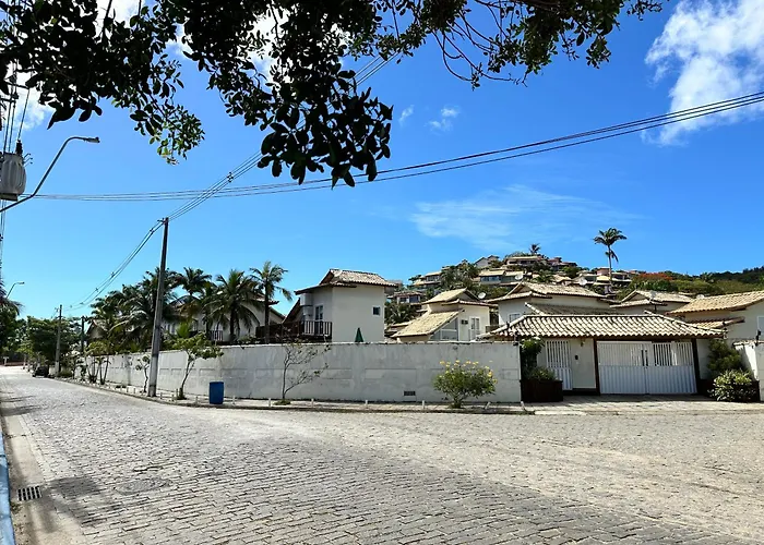 Perfeita Para Seu Pet A 1 Quadra E Meia Da Praia De Geriba